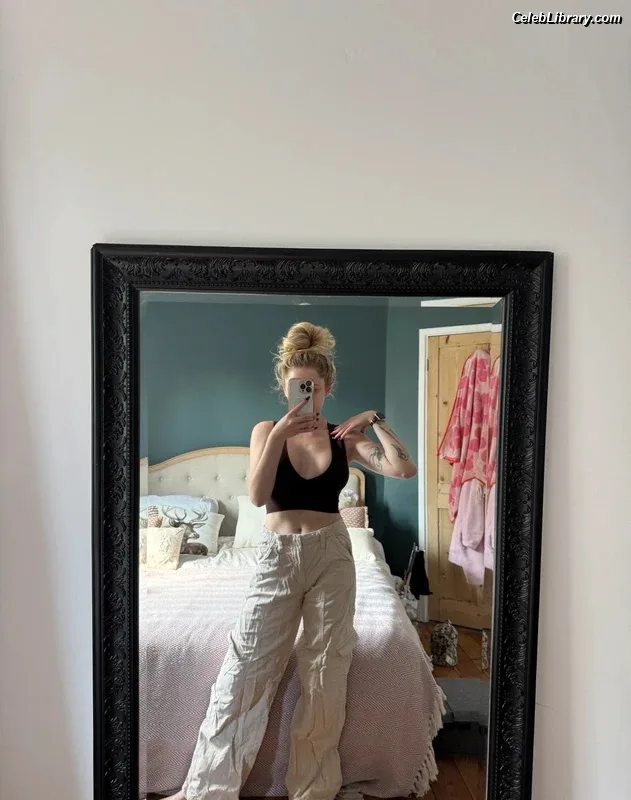 Janet Devlin photo 9 of 288