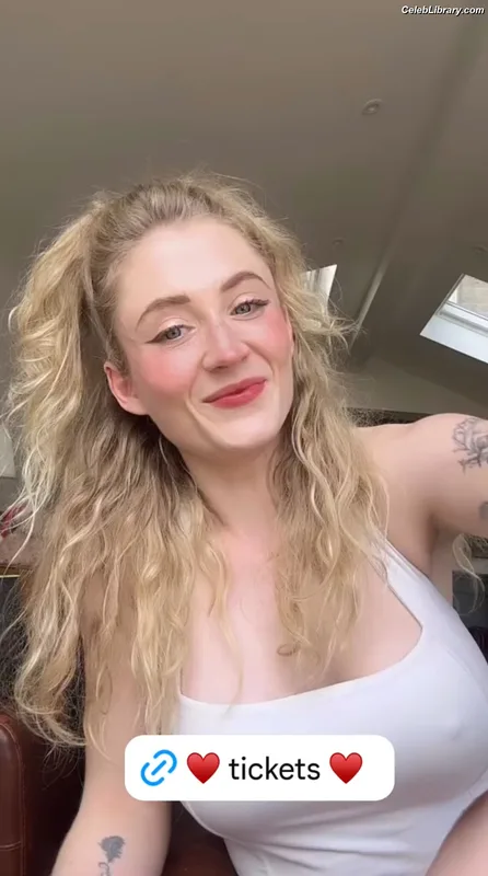 Janet Devlin photo 24 of 288
