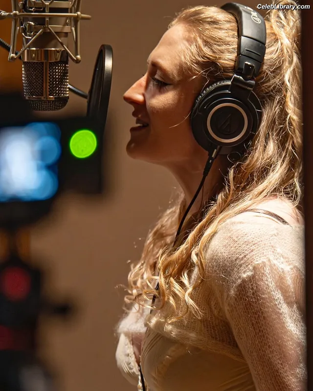 Janet Devlin photo 5 of 288