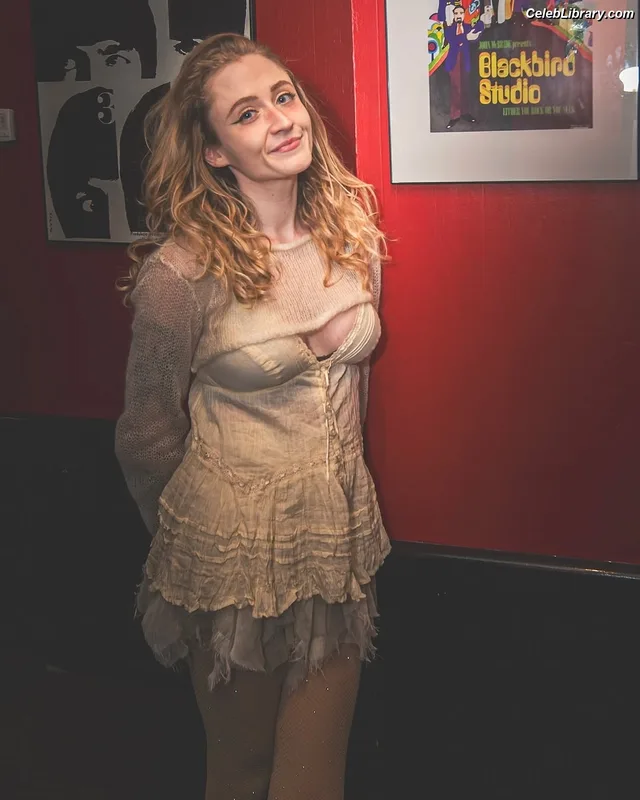 Janet Devlin photo 6 of 288