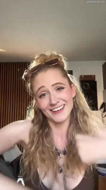 Janet Devlin photo 8 of 288