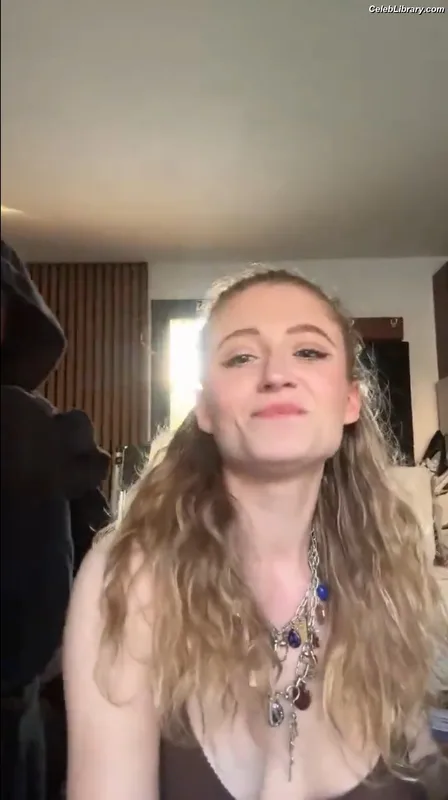 Janet Devlin photo 9 of 288