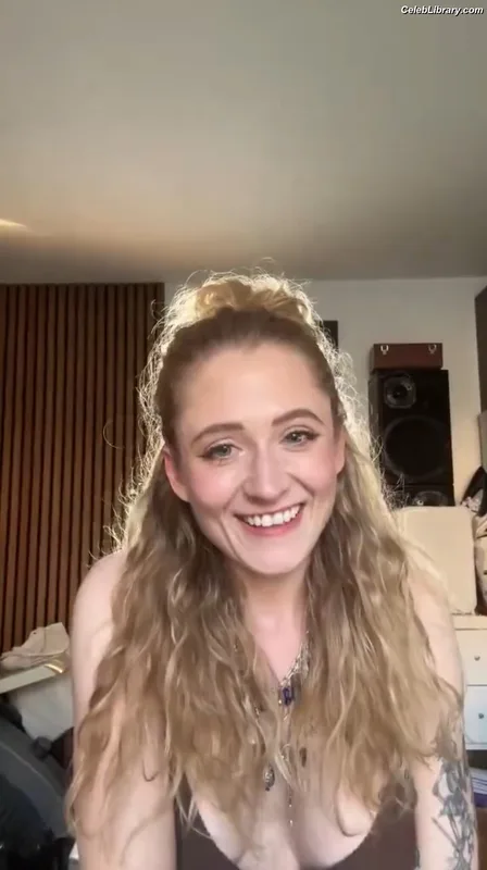 Janet Devlin photo 10 of 288