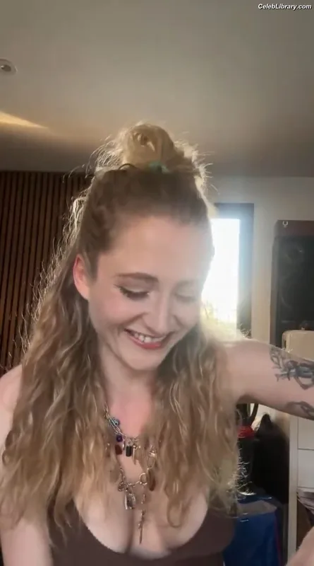 Janet Devlin photo 11 of 288