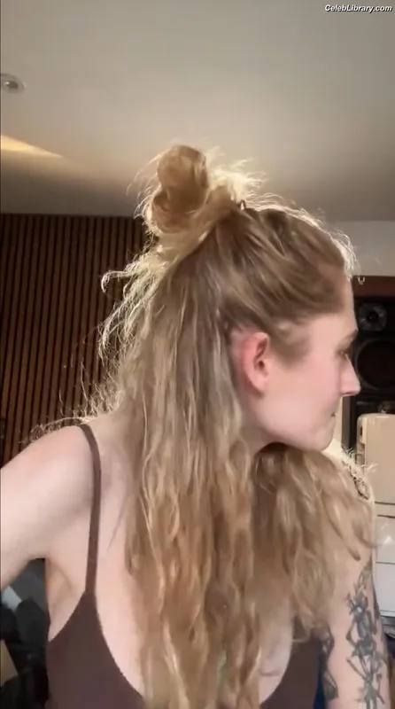 Janet Devlin photo 13 of 288