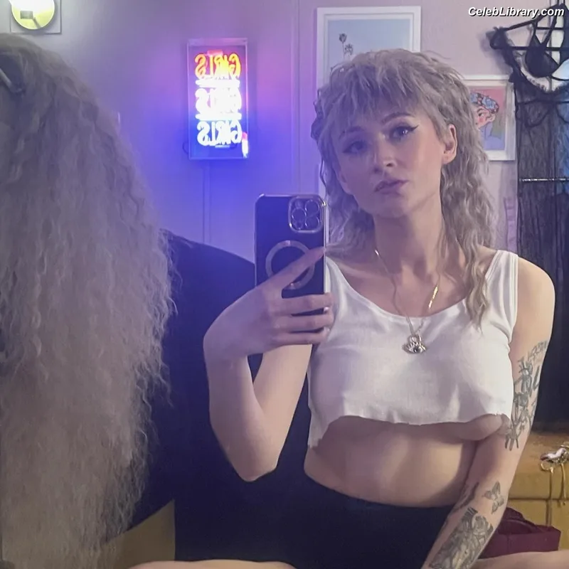 Janet Devlin photo 16 of 288