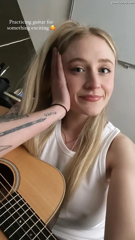 Janet Devlin photo 23 of 288