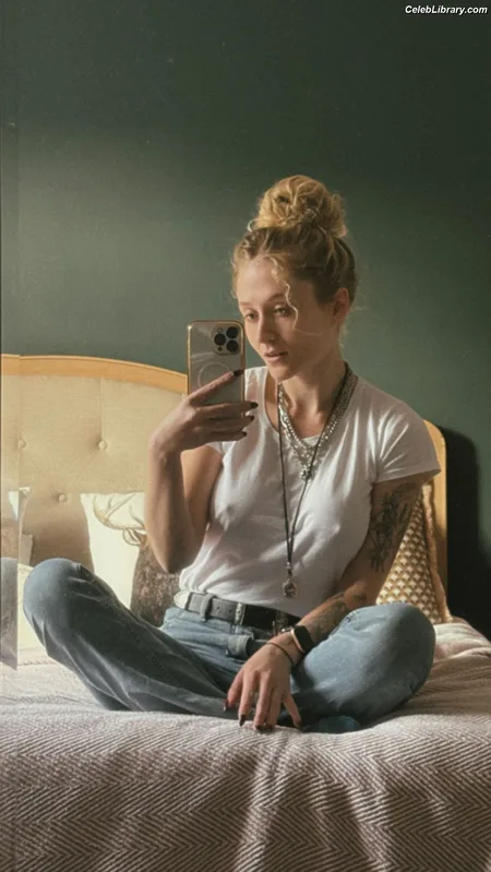 Janet Devlin photo 20 of 288