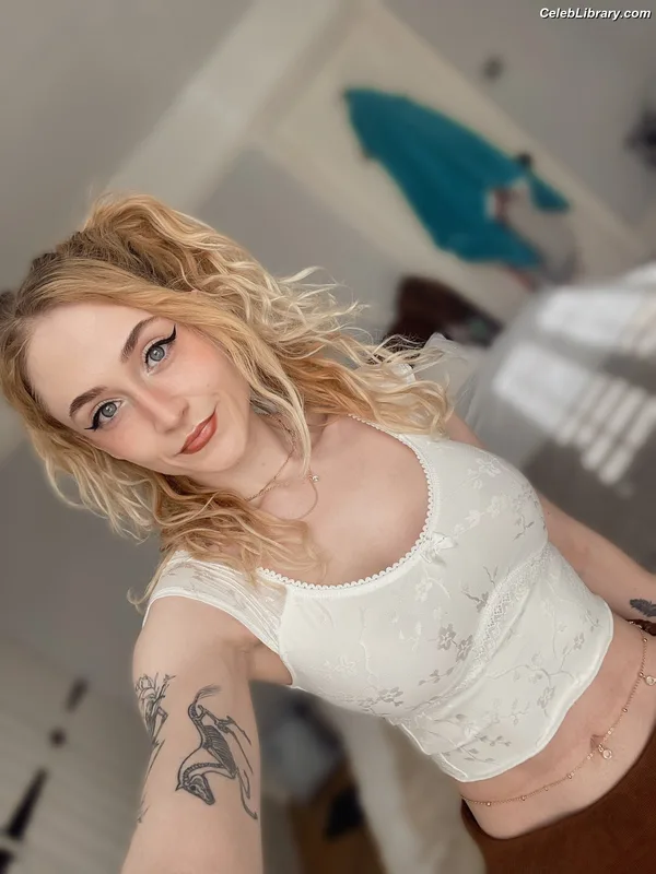 Janet Devlin photo 3 of 288