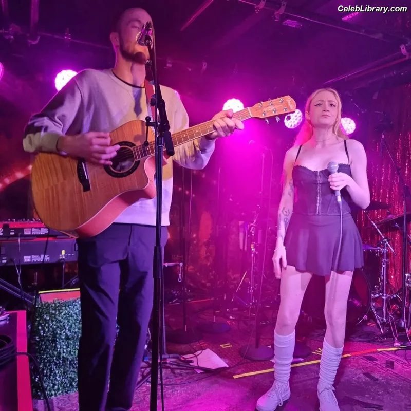 Janet Devlin photo 10 of 288
