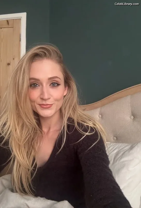 Janet Devlin photo 17 of 288