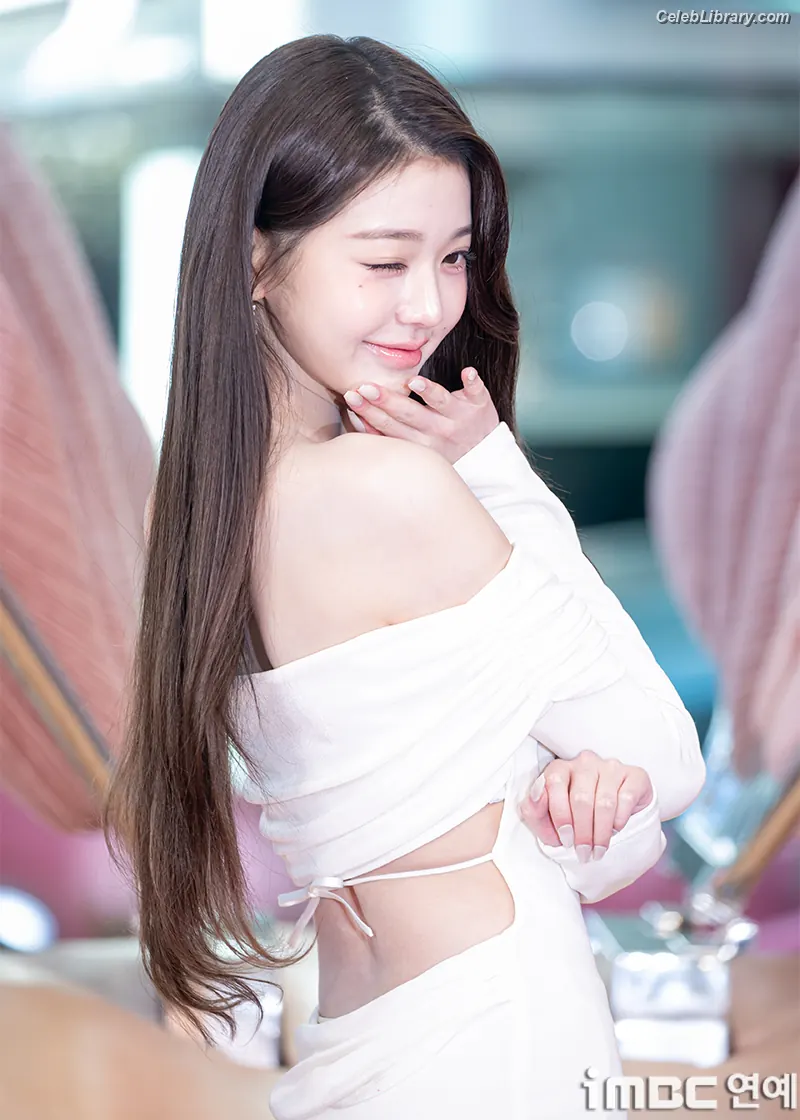 Jang Won-young  장원영 WONYOUNG photo 15 of 5845