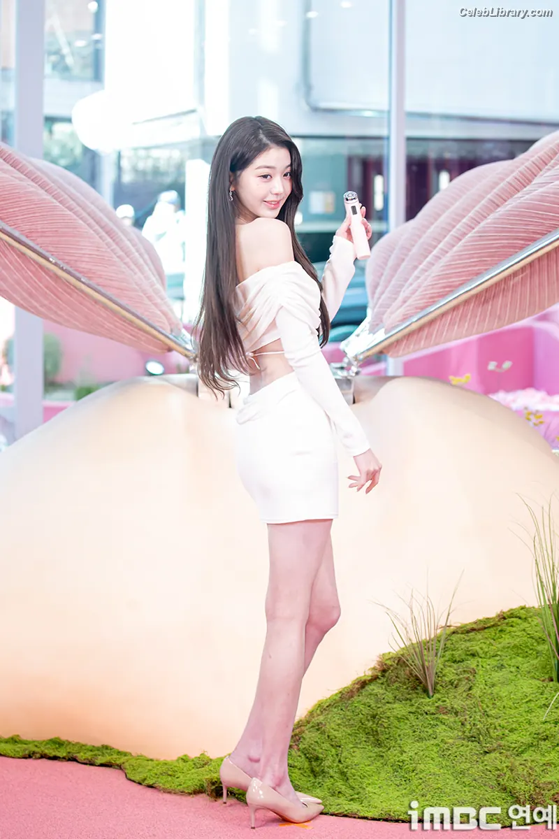 Jang Won-young  장원영 WONYOUNG photo 19 of 5845