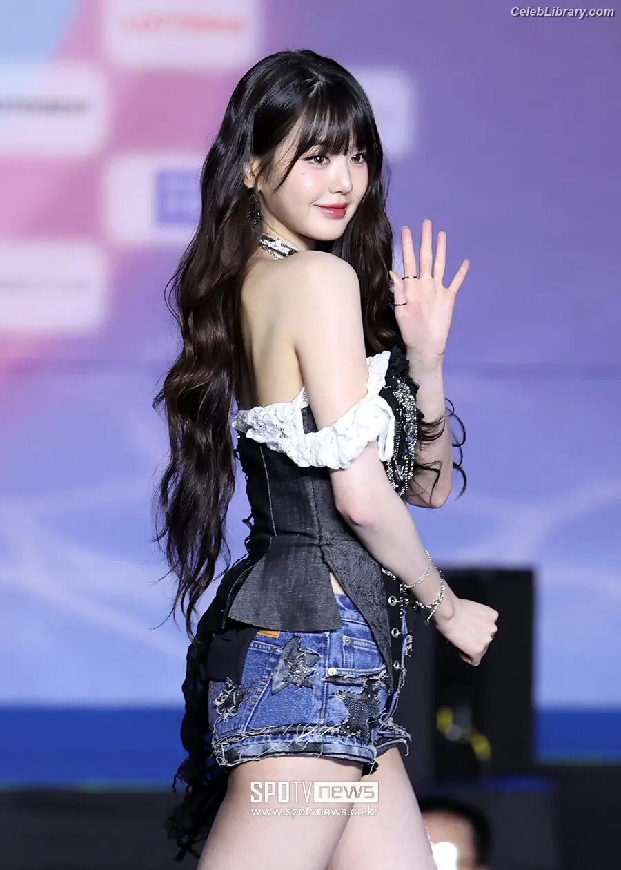 Jang Won-young  장원영 WONYOUNG photo 4 of 5845