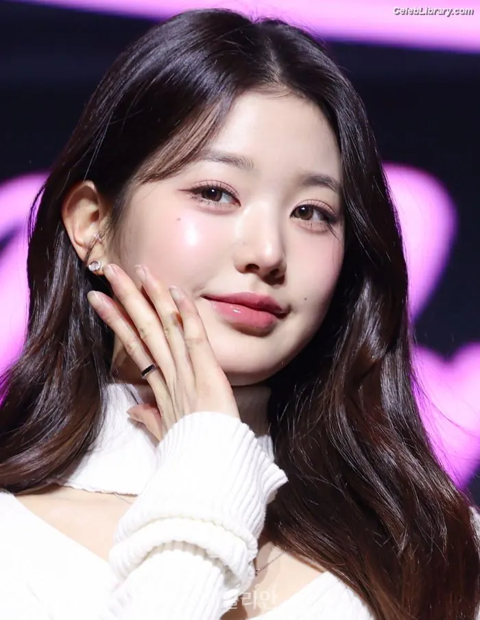 Jang Won-young  장원영 WONYOUNG photo 23 of 5845