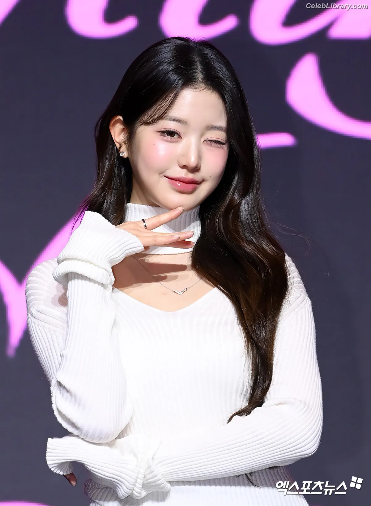 Jang Won-young  장원영 WONYOUNG photo 5 of 5845
