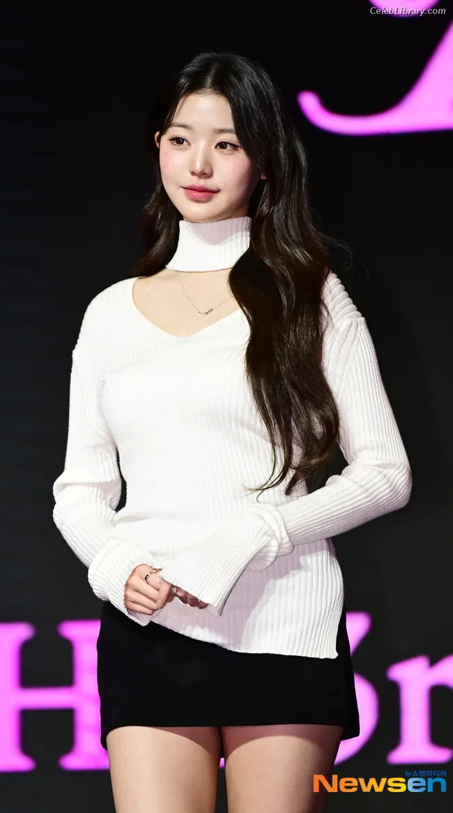 Jang Won-young  장원영 WONYOUNG photo 11 of 5845