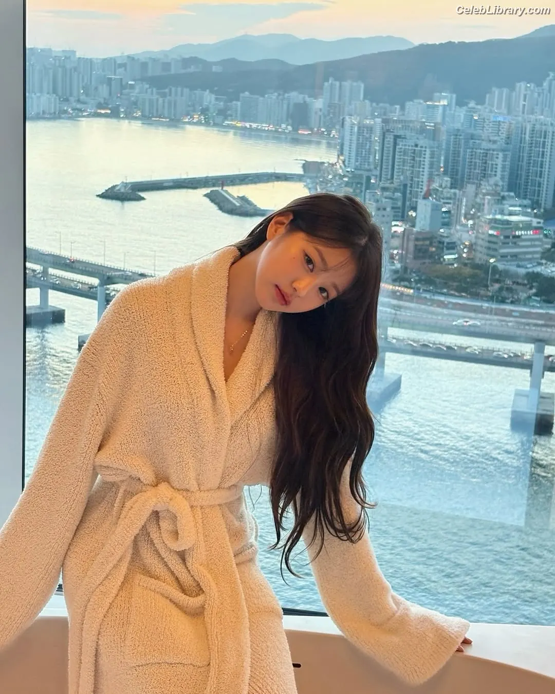 Jang Won-young  장원영 WONYOUNG photo 5 of 5845