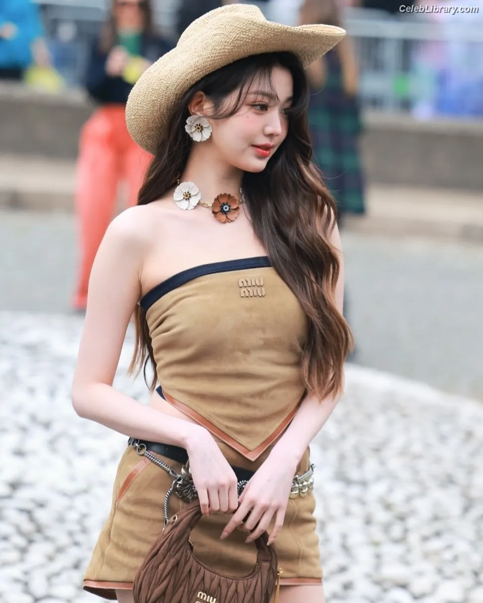 Jang Won-young 장원영 WONYOUNG photo 12 of 5845