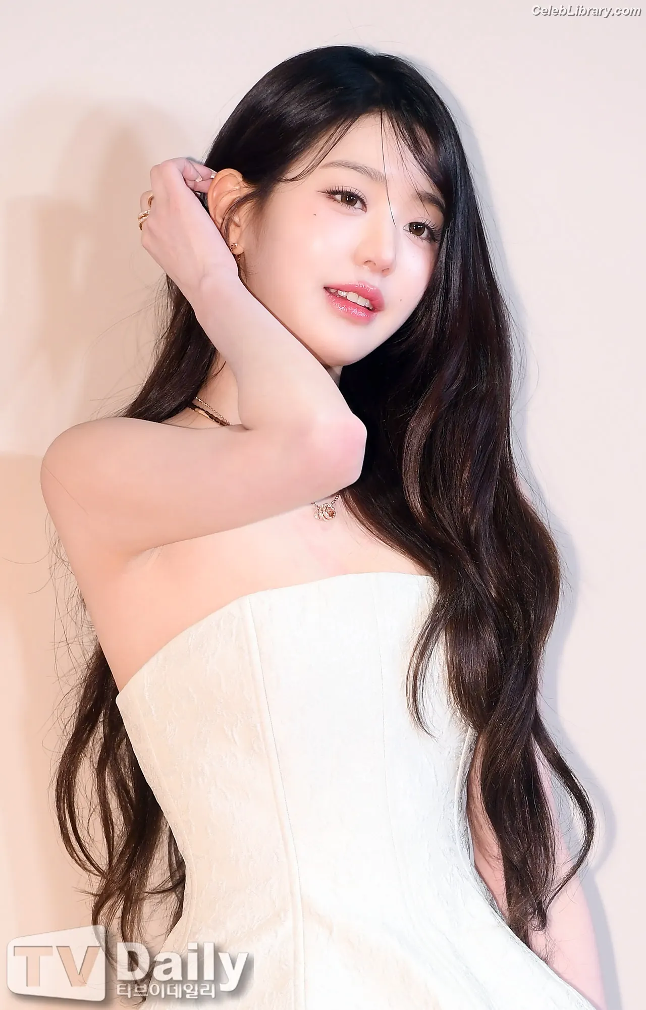 Jang Won-young  장원영 WONYOUNG photo 2 of 5845