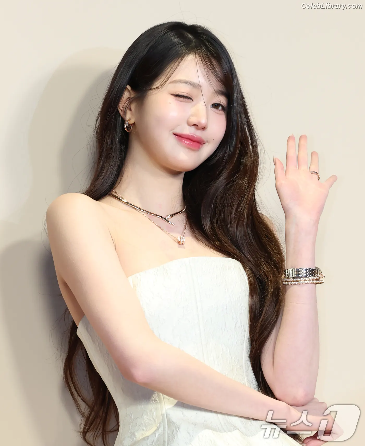 Jang Won-young  장원영 WONYOUNG photo 12 of 5845