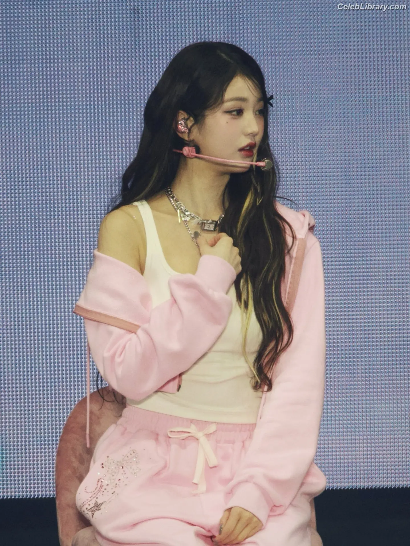 Jang Won-young  장원영 WONYOUNG photo 10 of 5845