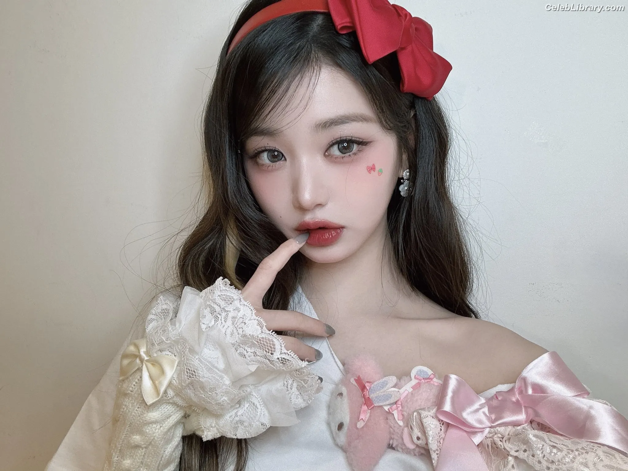 Jang Won-young  장원영 WONYOUNG photo 1 of 5845
