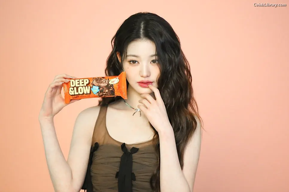Jang Won-young 장원영 WONYOUNG photo 18 of 5845