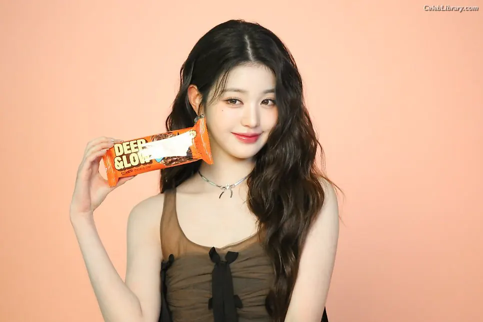 Jang Won-young 장원영 WONYOUNG photo 19 of 5845