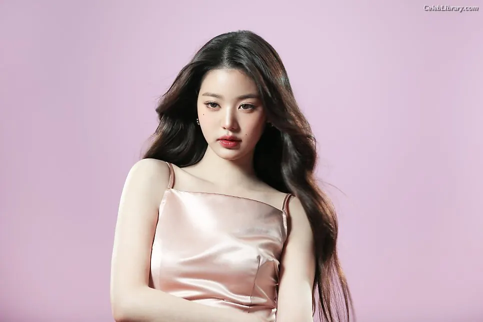 Jang Won-young 장원영 WONYOUNG photo 13 of 5845