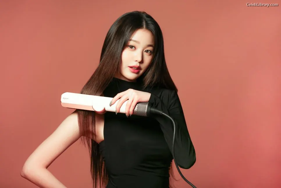 Jang Won-young 장원영 WONYOUNG photo 21 of 5845