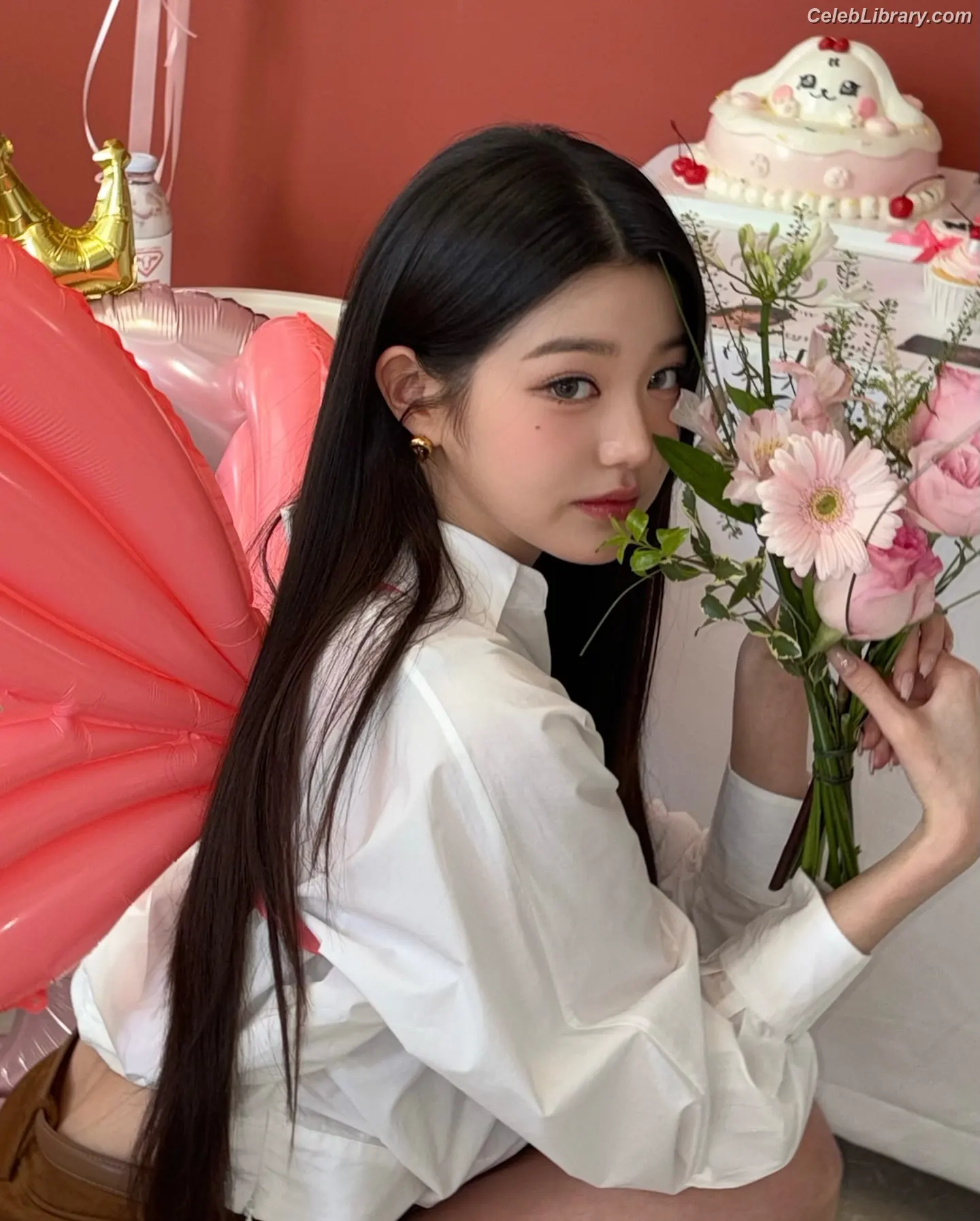Jang Won-young 장원영 WONYOUNG photo 10 of 5845
