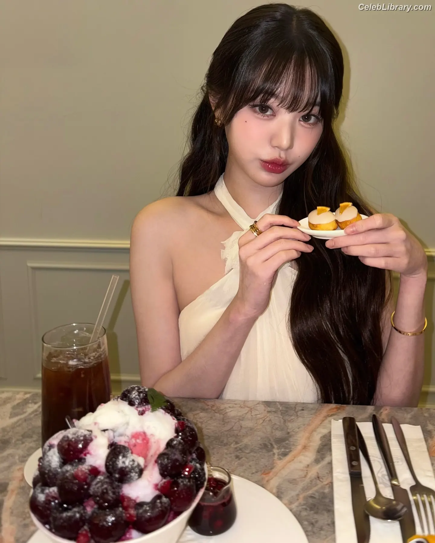Jang Won-young  장원영 WONYOUNG photo 2 of 5845