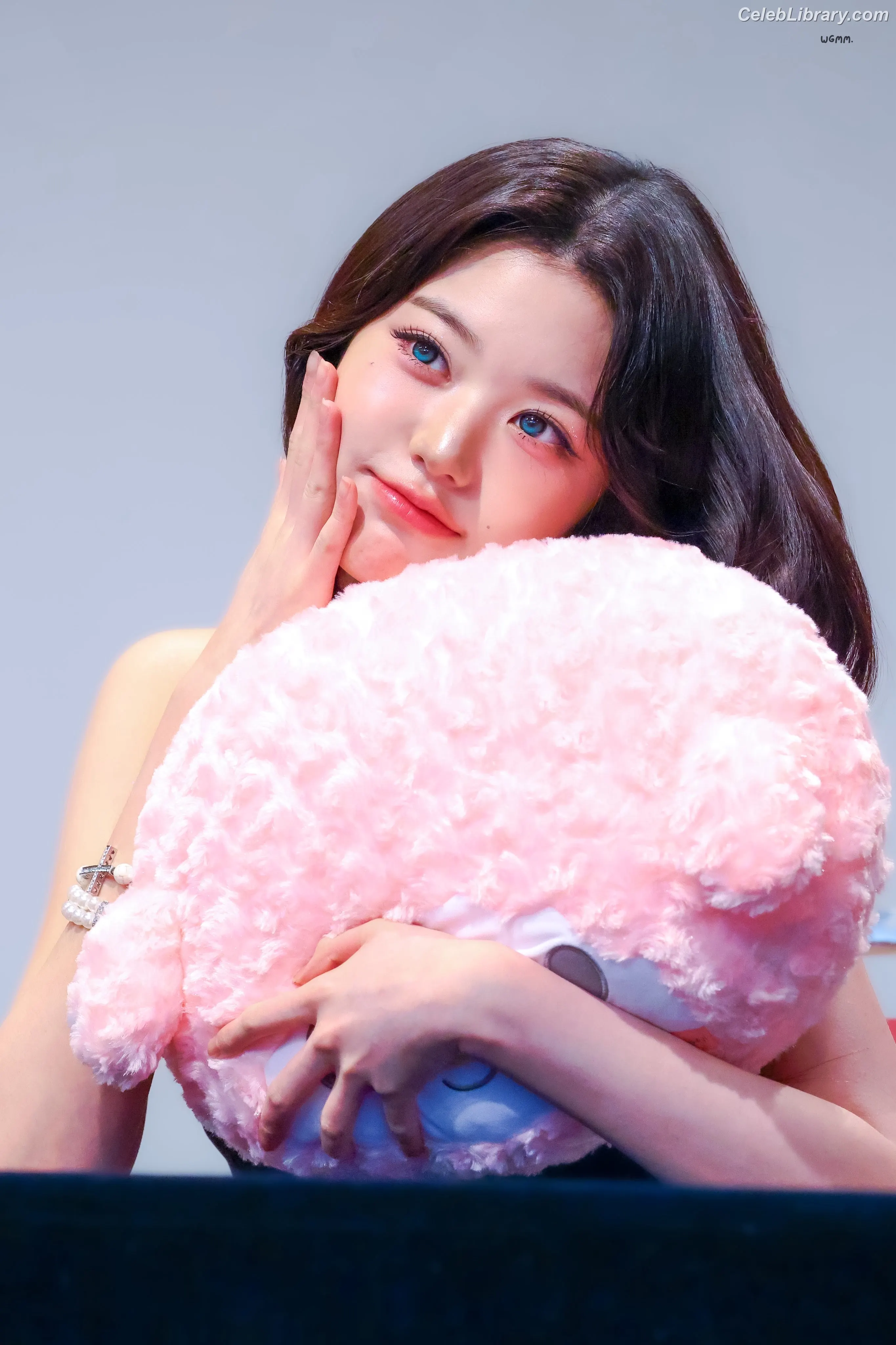 Jang Won-young  장원영 WONYOUNG photo 1 of 5845