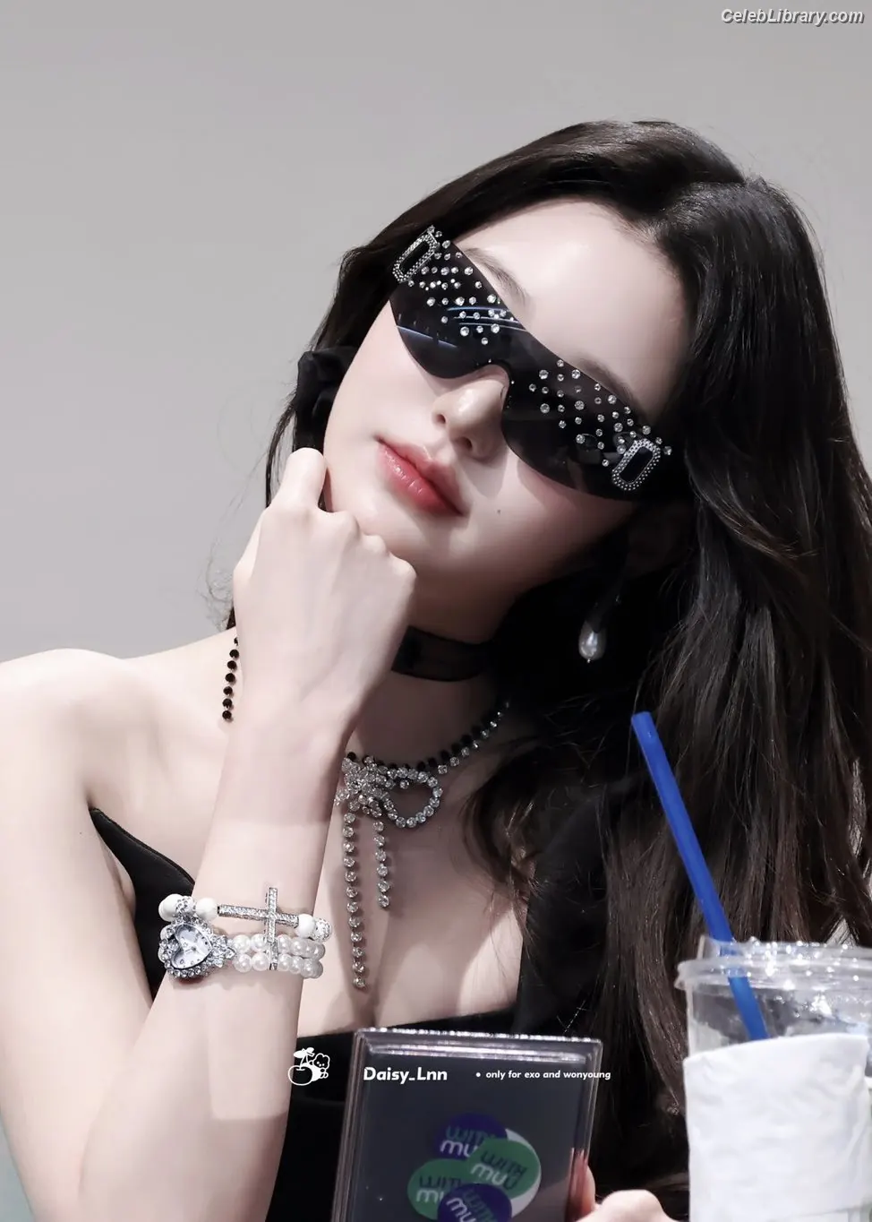 Jang Won-young 장원영 WONYOUNG photo 3 of 5845