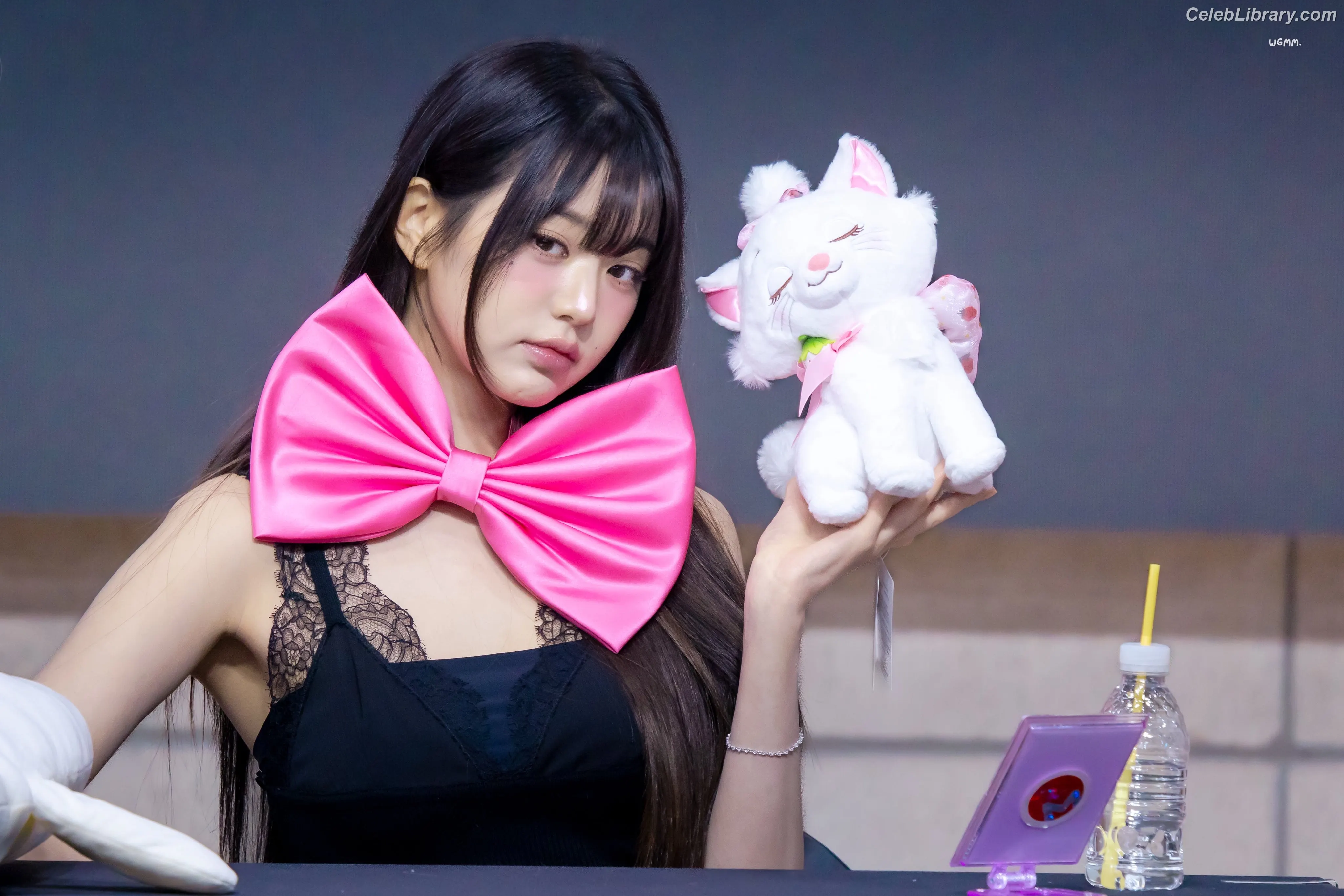 Jang Won-young  장원영 WONYOUNG photo 1 of 5845