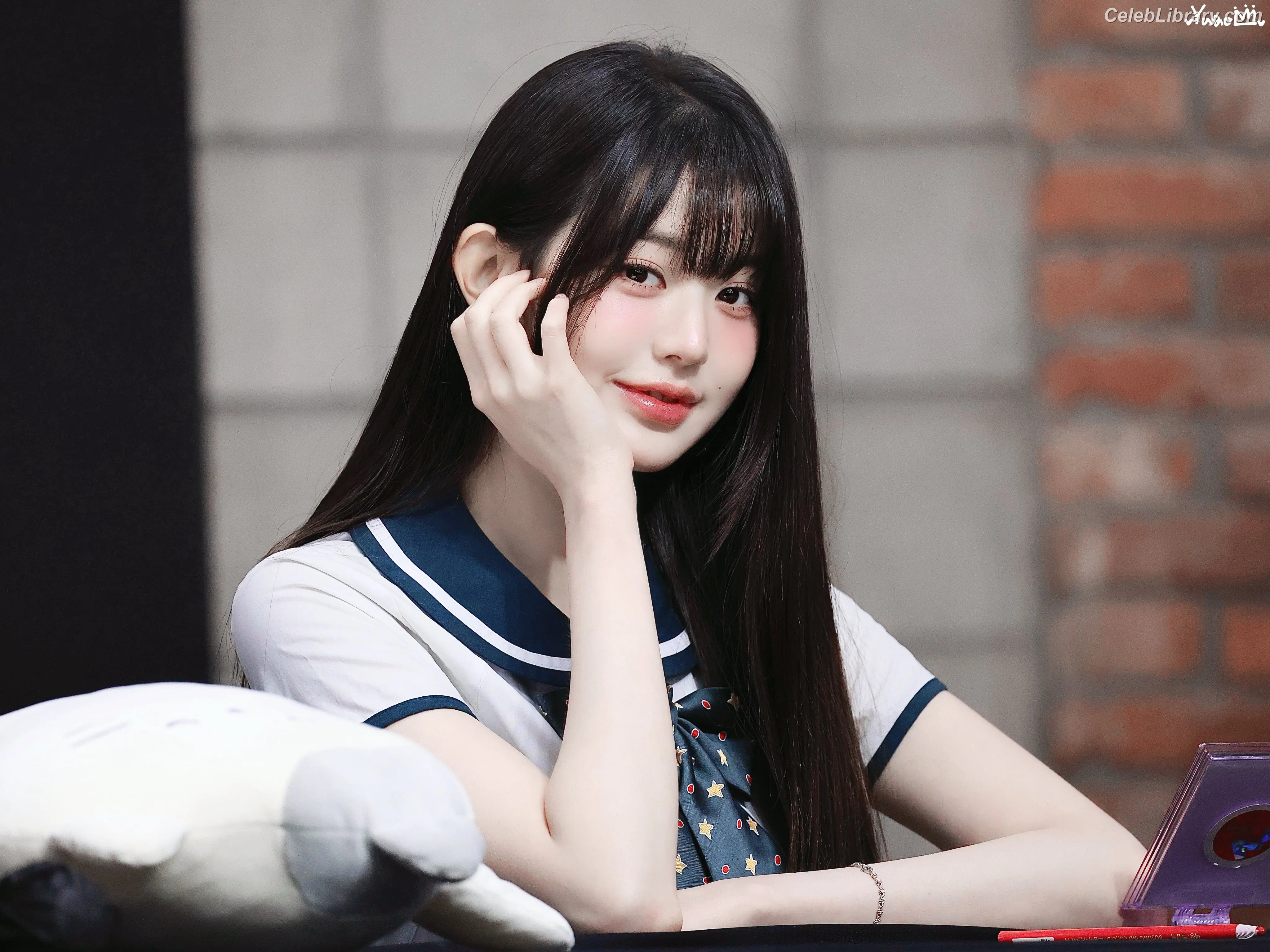 Jang Won-young  장원영 WONYOUNG photo 10 of 5845