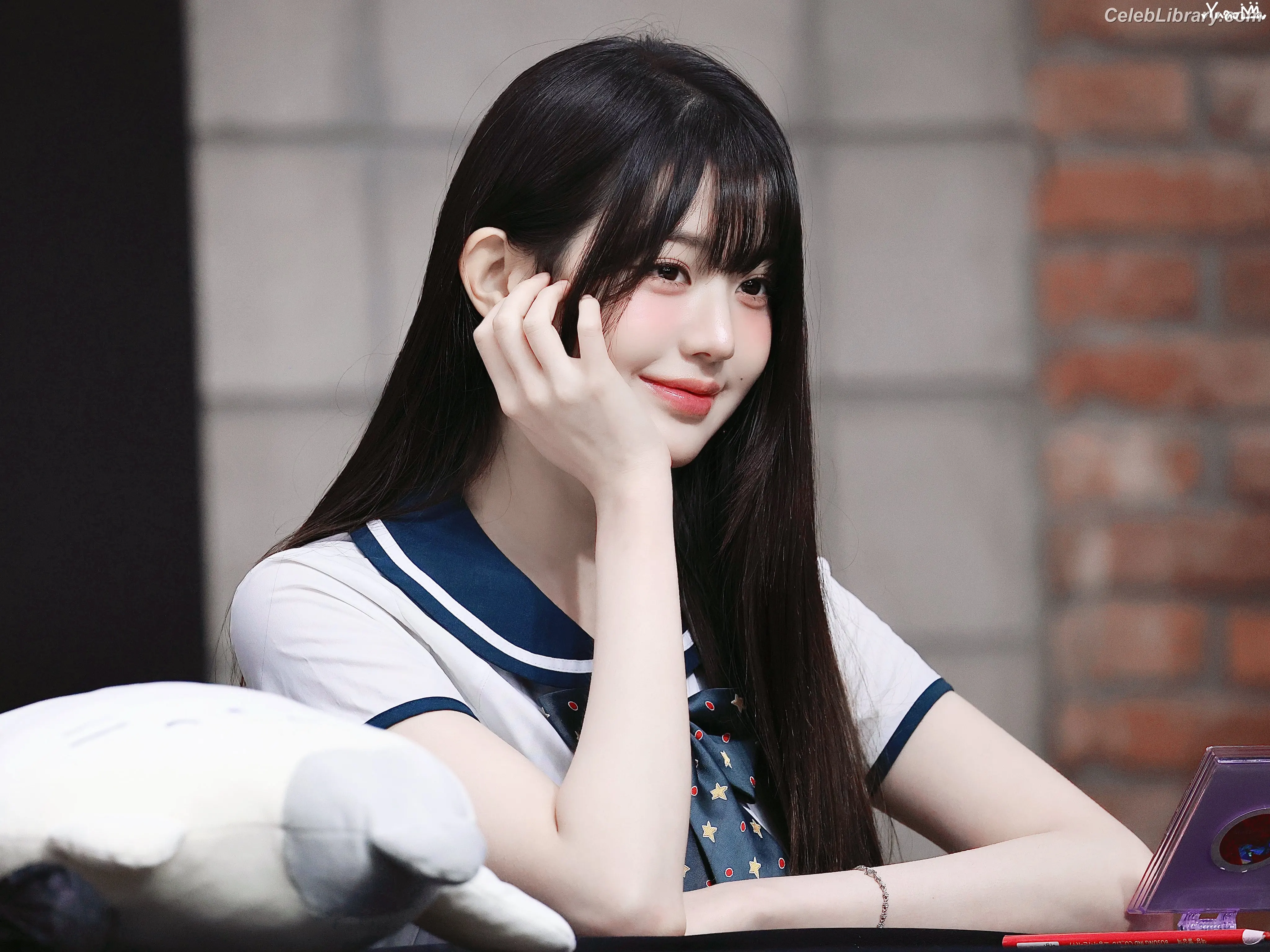 Jang Won-young  장원영 WONYOUNG photo 11 of 5845