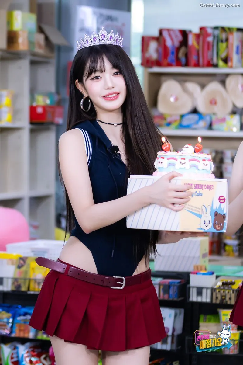 Jang Won-young  장원영 WONYOUNG photo 5 of 5845