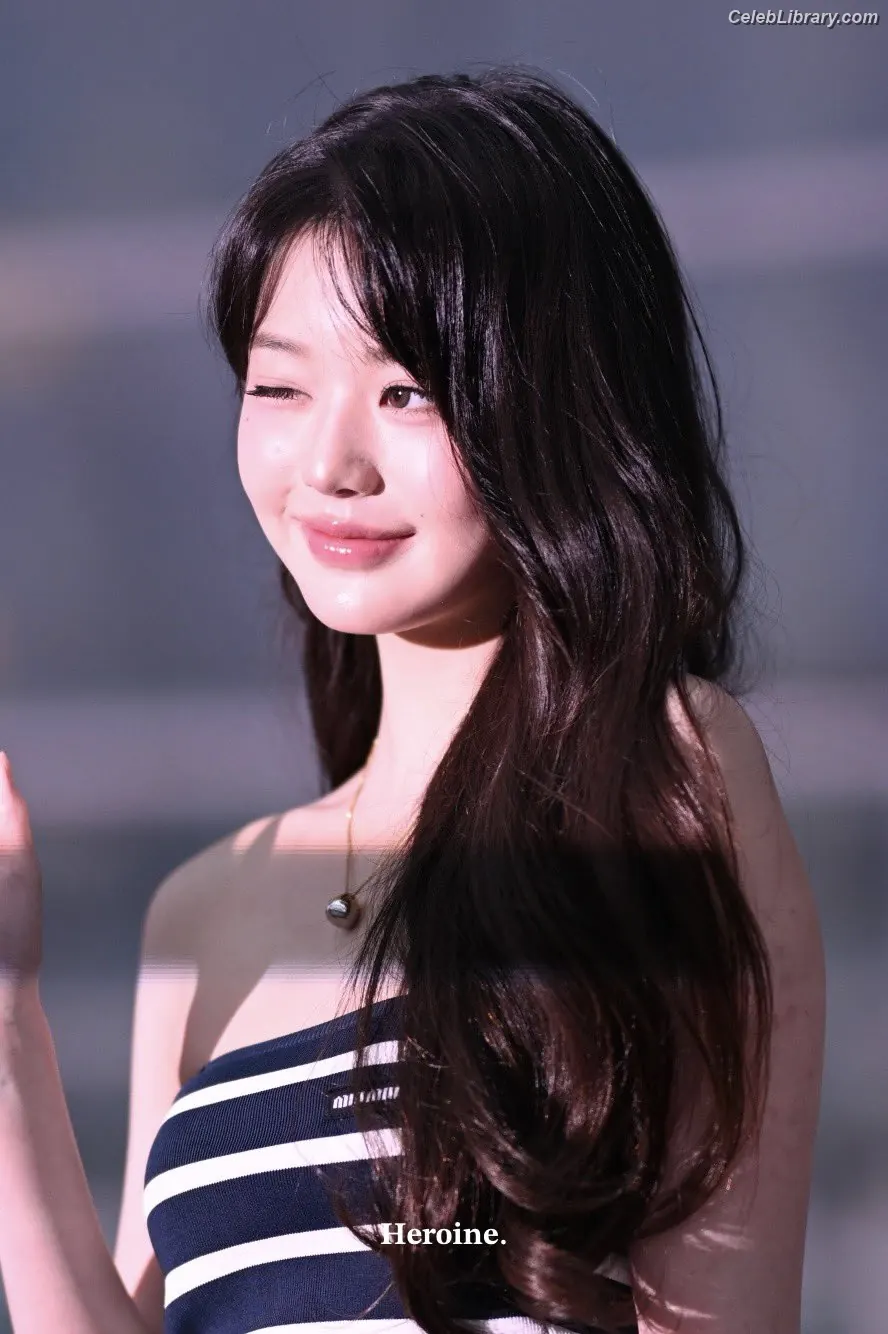 Jang Won-young  장원영 WONYOUNG photo 1 of 5845