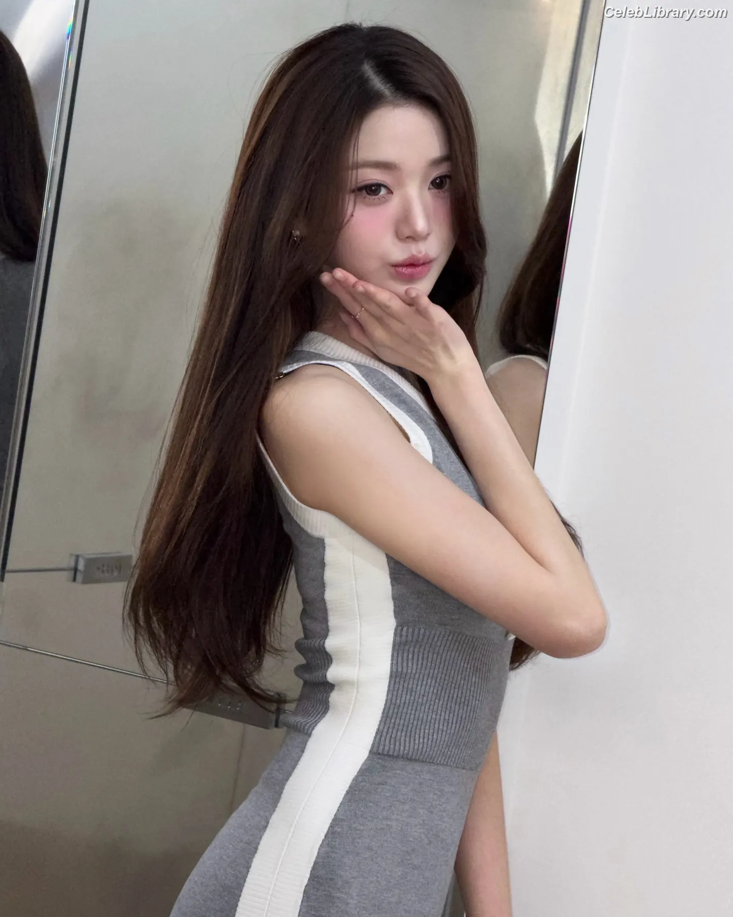 Jang Won-young 장원영 WONYOUNG photo 1 of 5845