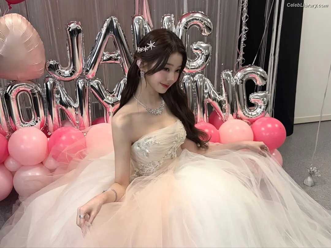 Jang Won-young  장원영 WONYOUNG photo 14 of 5845