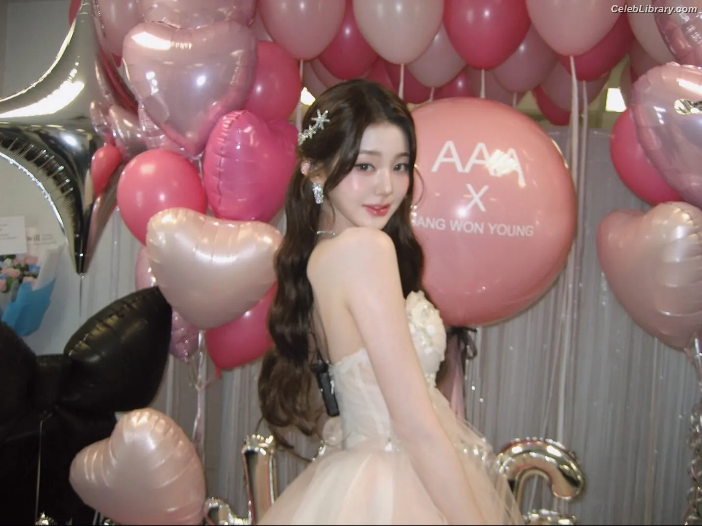 Jang Won-young  장원영 WONYOUNG photo 17 of 5845