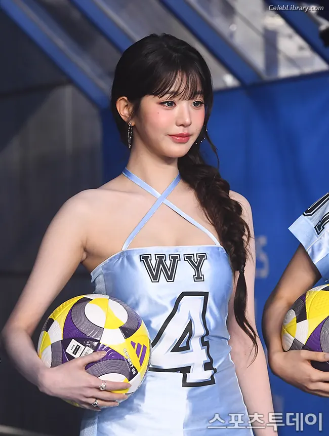 Jang Won-young  장원영 WONYOUNG photo 21 of 5845