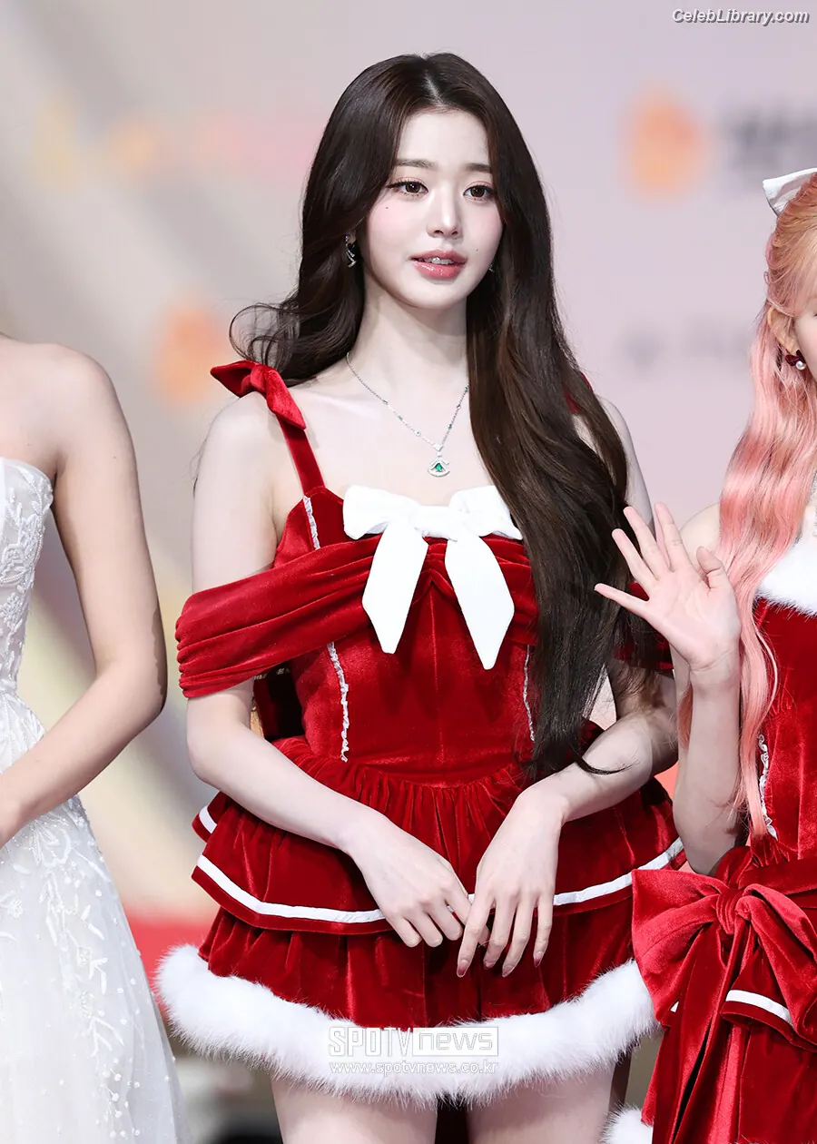 Jang Won-young  장원영 WONYOUNG photo 2 of 5845