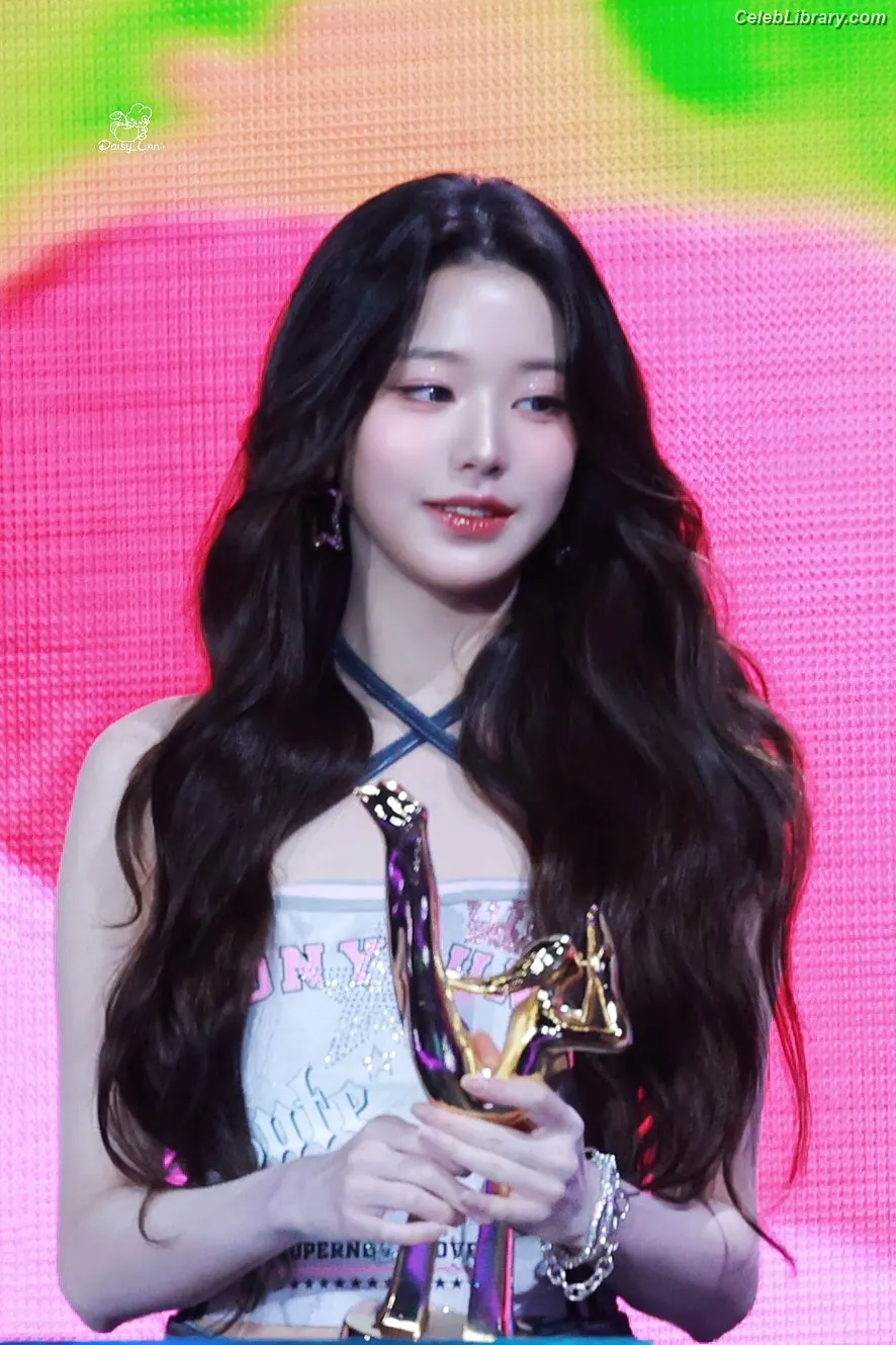Jang Won-young  장원영 WONYOUNG photo 3 of 5845