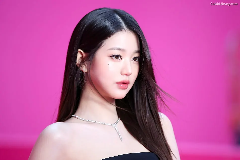 Jang Won-young  장원영 WONYOUNG photo 9 of 5845