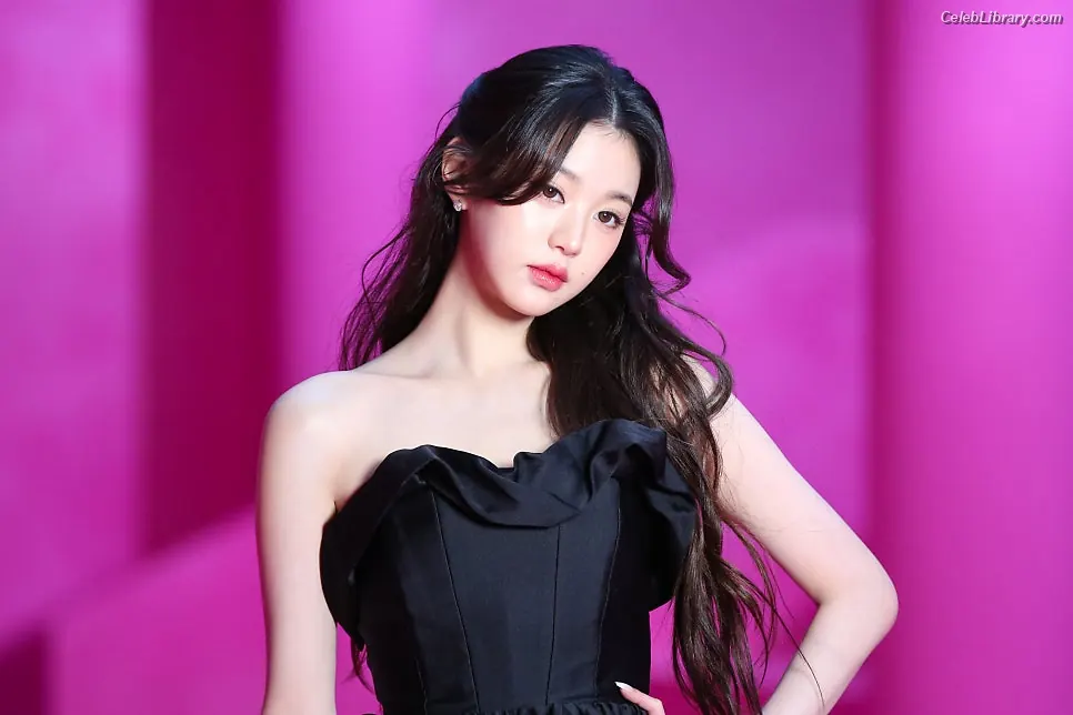Jang Won-young  장원영 WONYOUNG photo 10 of 5845