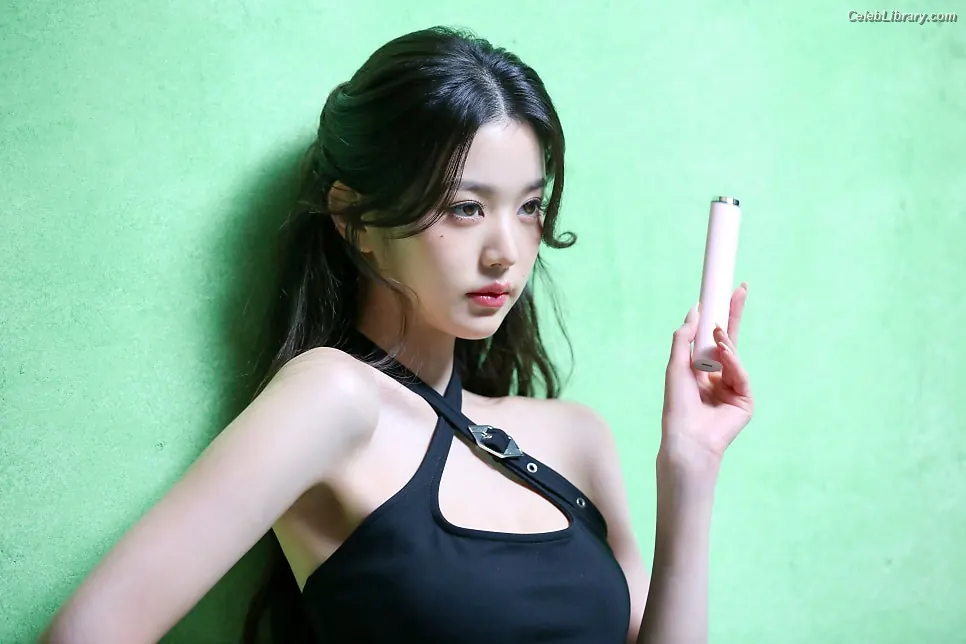Jang Won-young  장원영 WONYOUNG photo 12 of 5845