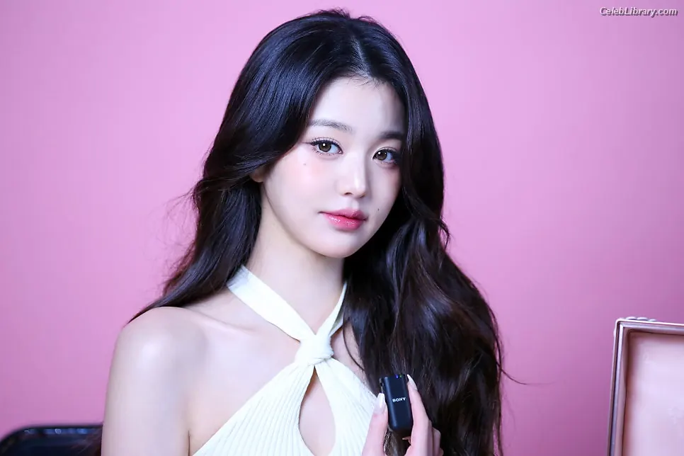 Jang Won-young  장원영 WONYOUNG photo 13 of 5845